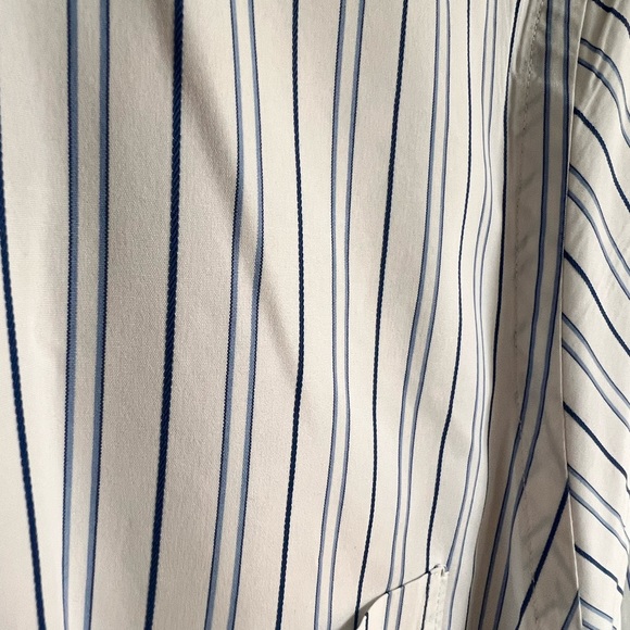 Vintage Abercrombie and Fitch Men’s Large White/ Blue Striped dress shirt - Picture 6 of 6